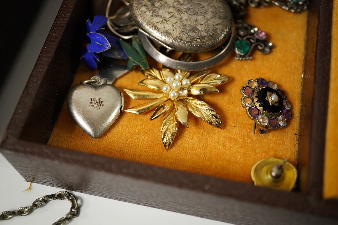 A jewellery box and contents to include an 18ct and plat. single stone sapphire and one (ex two) stone diamond ring, silver and costume jewellery..